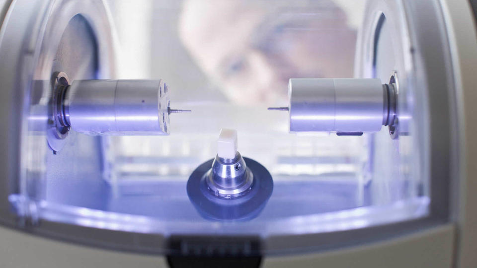Einwandfreier Zahnersatz mit CEREC-Fräse